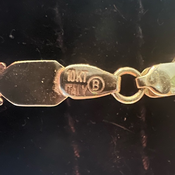 10k Gold XOXO Necklace  17” - Picture 4 of 6